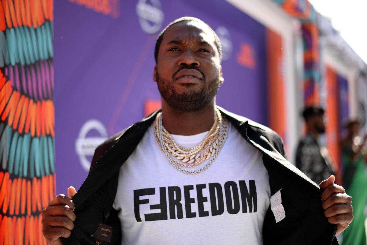 Rapper Meek Mill gives his opinion on Broke People who want Expensive