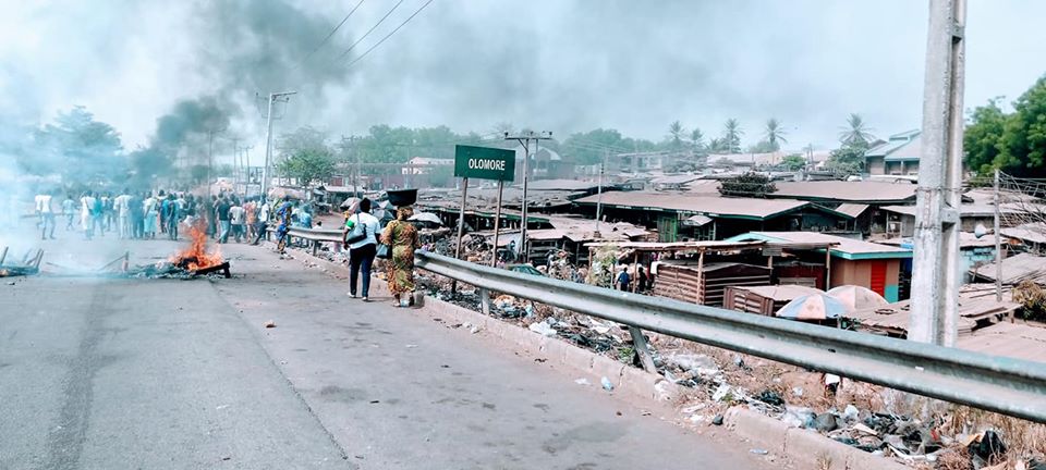 Sars Officers Reportedly Shoot Two Traders While Pursuing Suspected Yahoo Boys In Ogun Video Lucipost